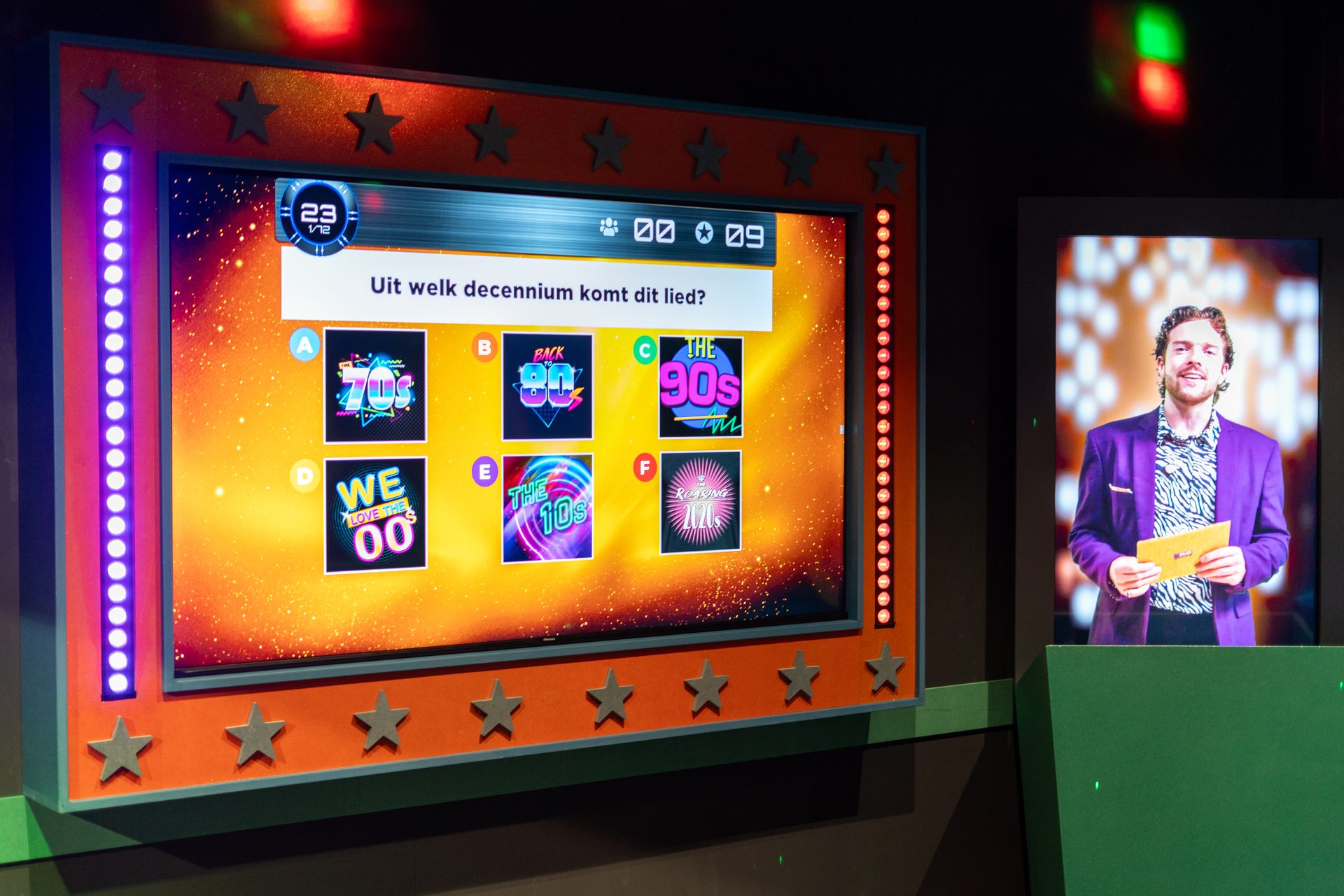 Quiz screen with music round and virtual host in the QuizX Arena quiz room