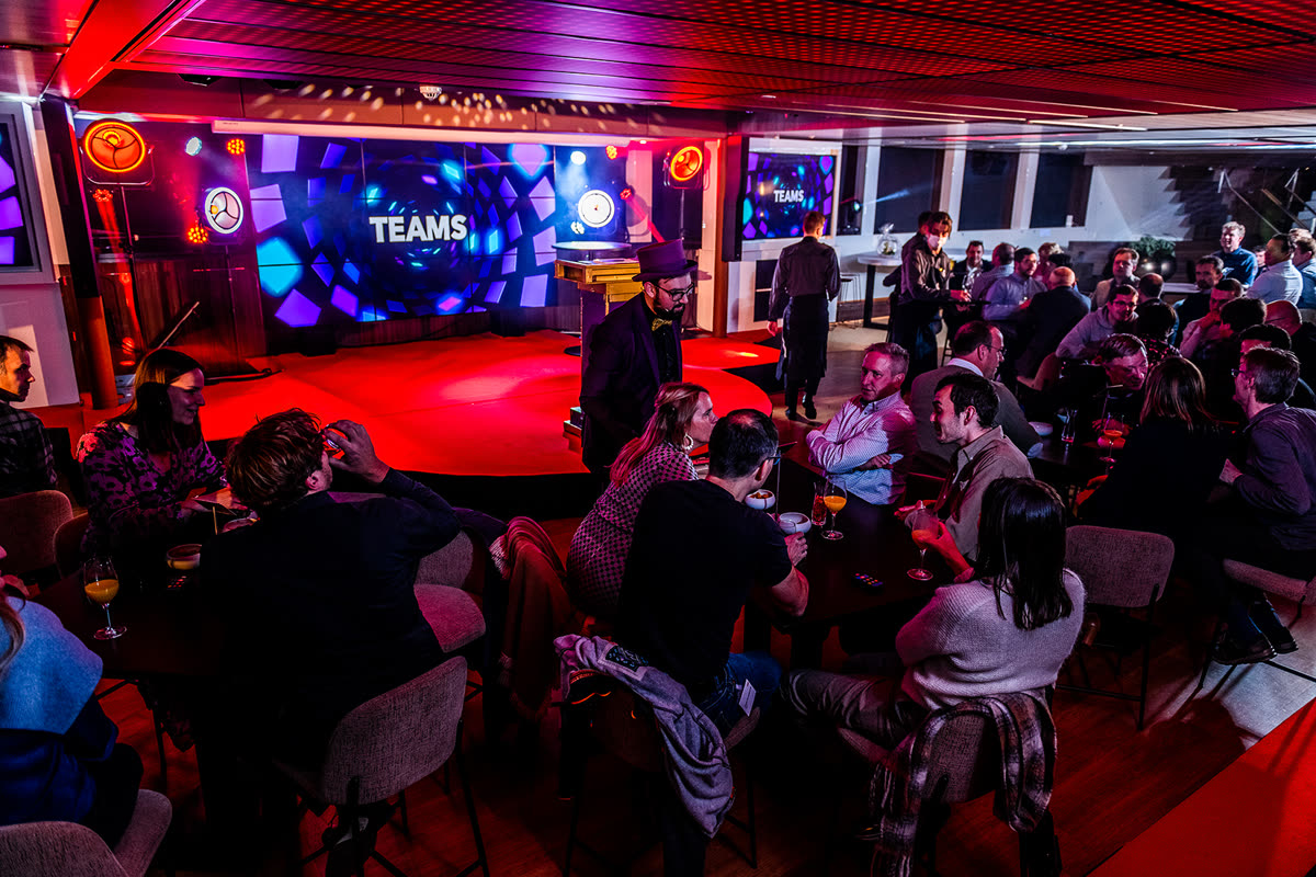 Corporate quiz show with TEAMS led wall for hundreds of players