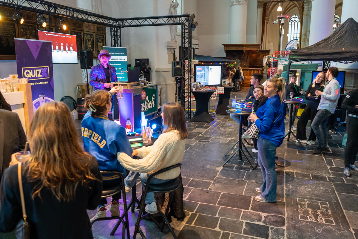 QuizX quizshow-event in een monumentale kerk